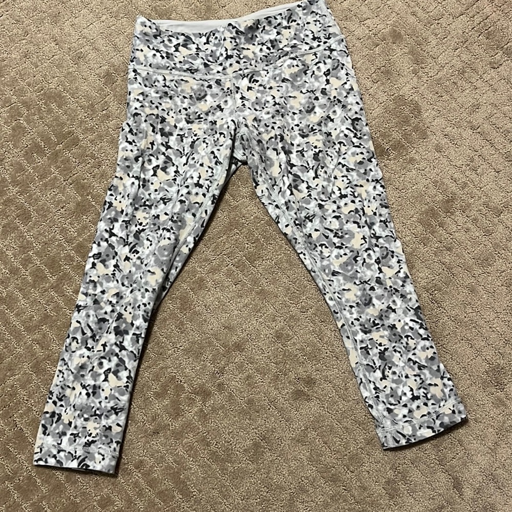 Lululemon capri pants